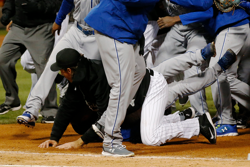 Illustration for article titled Last Night's White Sox-Royals Brawl Was A Photographer's Delight